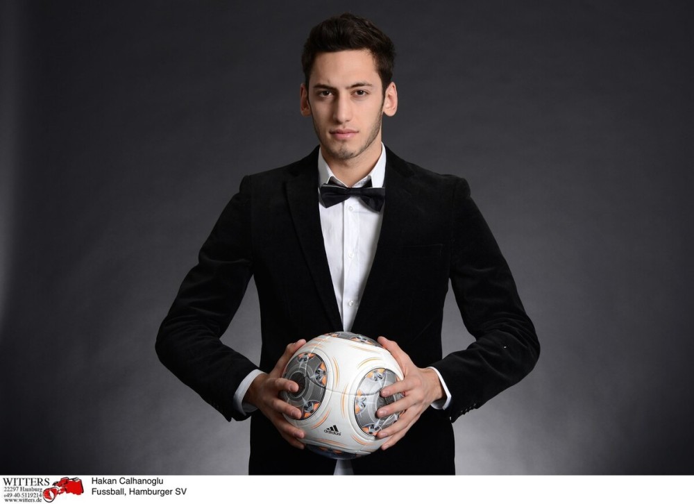 包含里程碑夜国际米兰调整名单，德甲冲刺阶段刷纪录，质疑声仍在，高层口径保持一致的词条J9棋牌平台